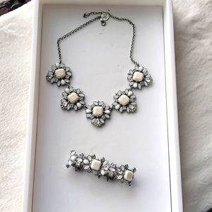 WHBM NECKLACE/BRACELET SET